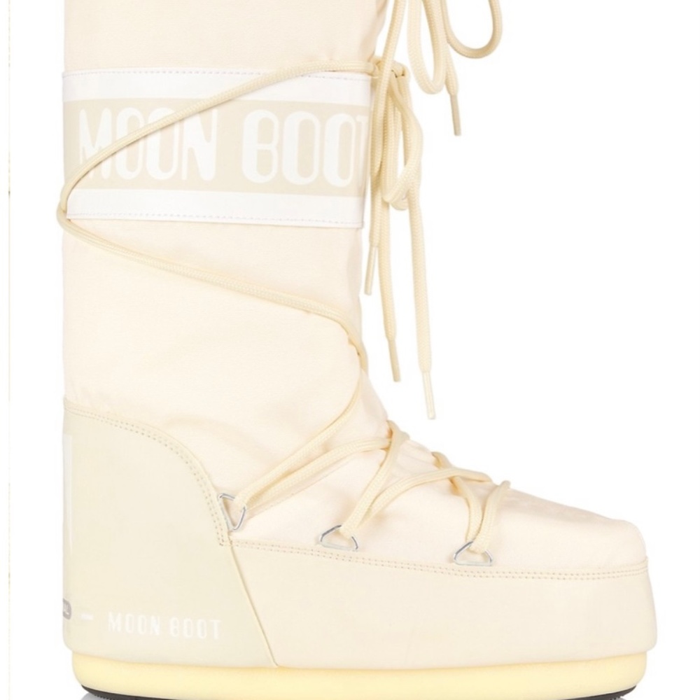 Moon boots